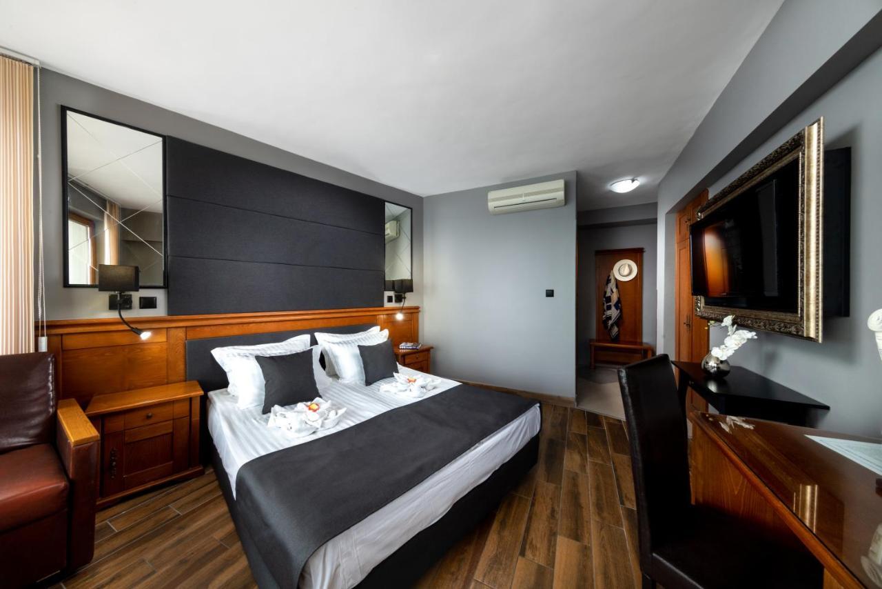 Petrov Family Hotel Nesebar Exterior foto