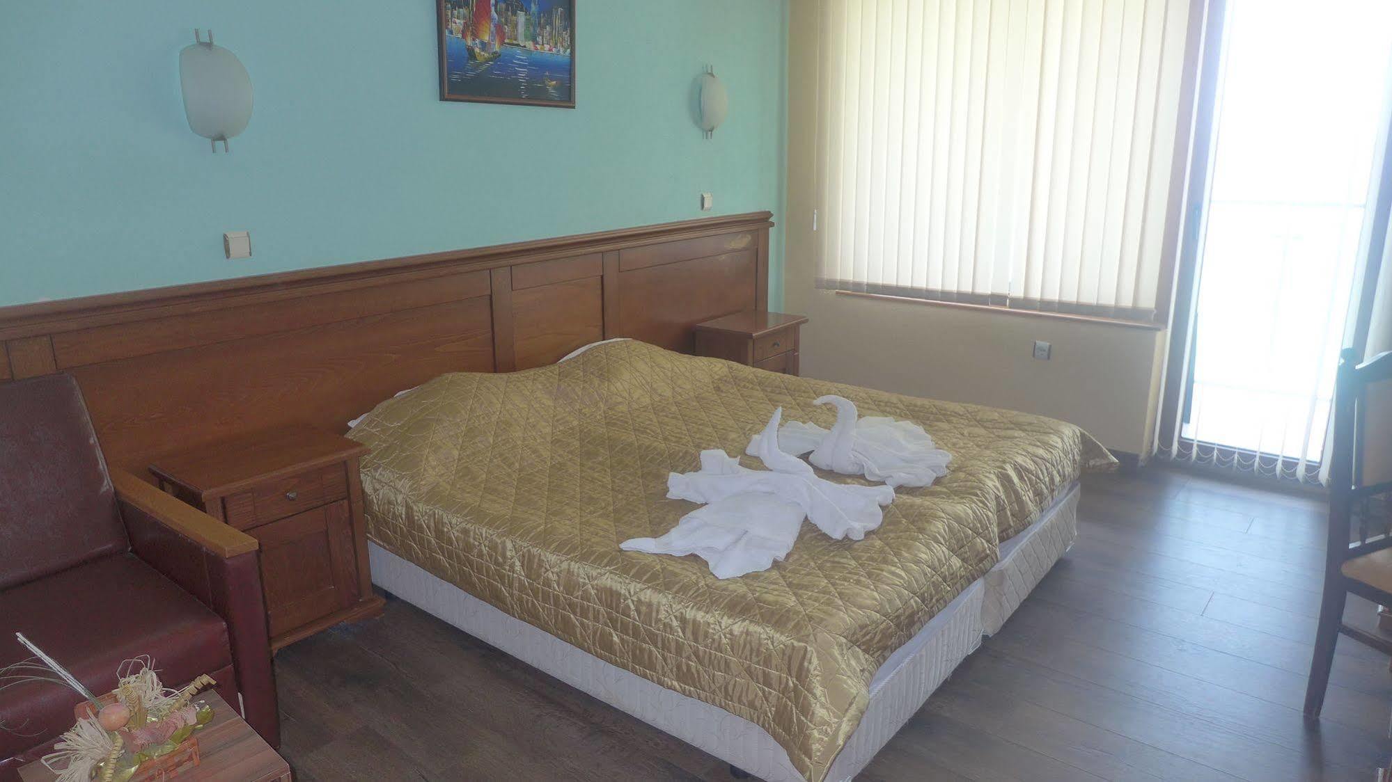 Petrov Family Hotel Nesebar Exterior foto